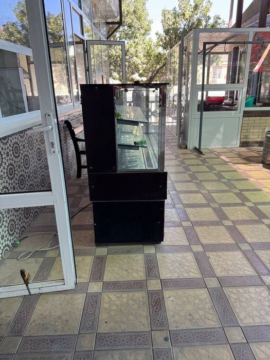 Холодильник витринали