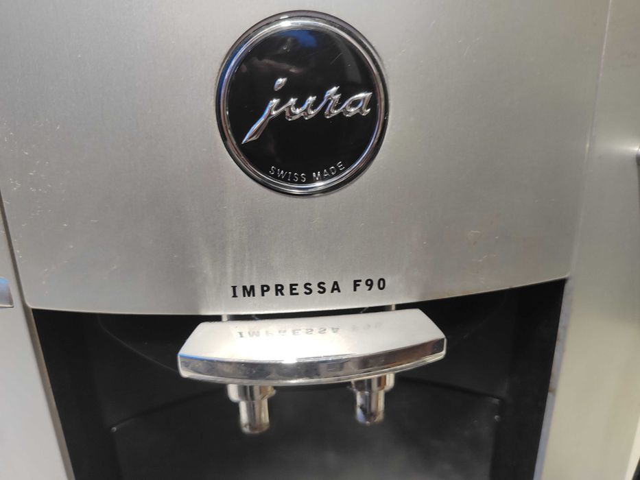 ГАРАНЦИЯ ! JURA Impressa F90 Touch/ Кафеавтомат - робот