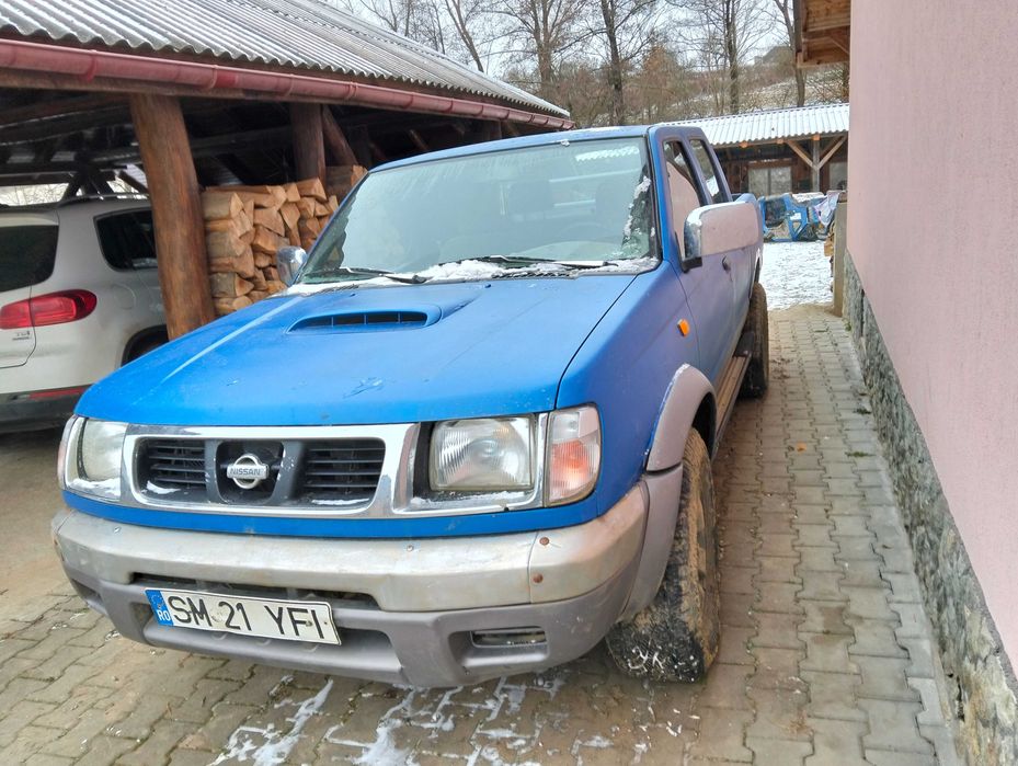 Vând schimb Nissan navara