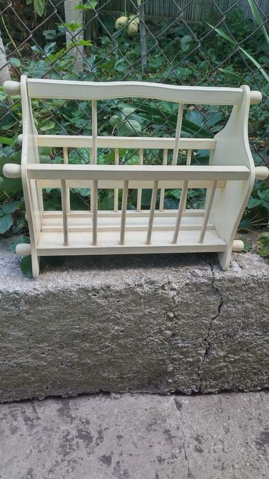 Стара метална туба , дървени поставки