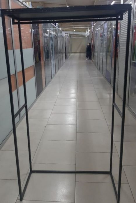 Стойки для одежды2 шт.(2м×1 м)