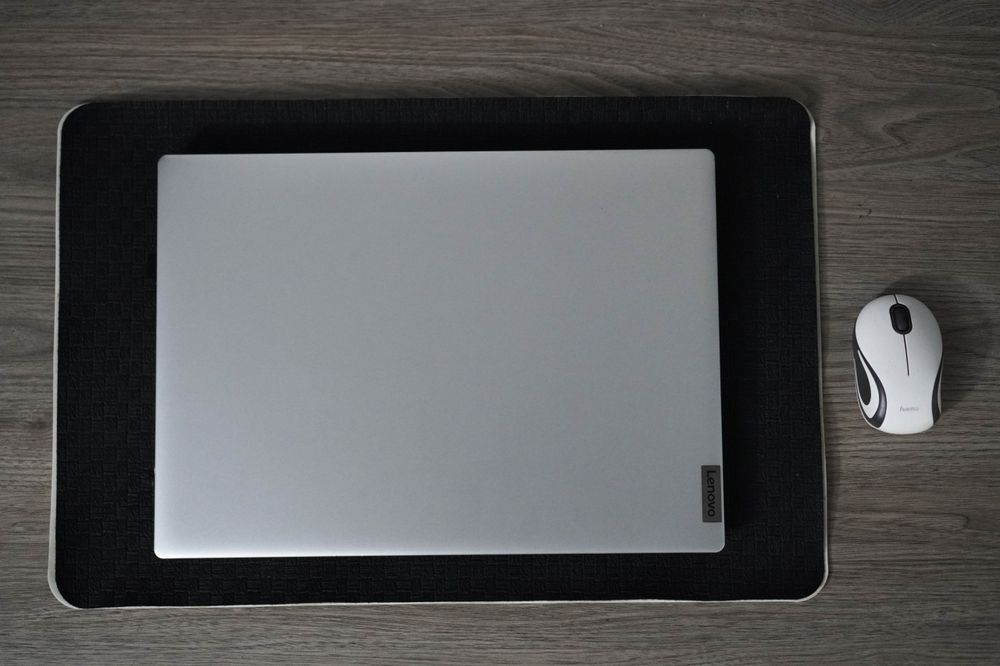 Laptop ultraportabil Lenovo