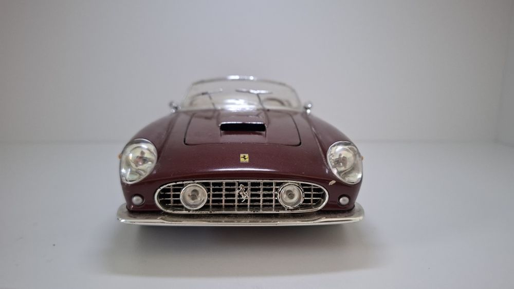 UNIC ÎN ROMÂNIA, Hot Wheels Elite 1/18 Scale P9897 Ferrari 250 Califor