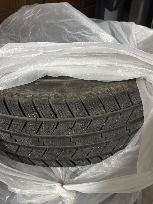 Продам шины 215/55R17