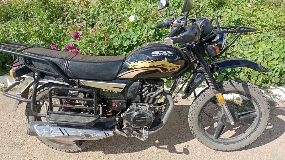 Мотоцикл GSX200.
