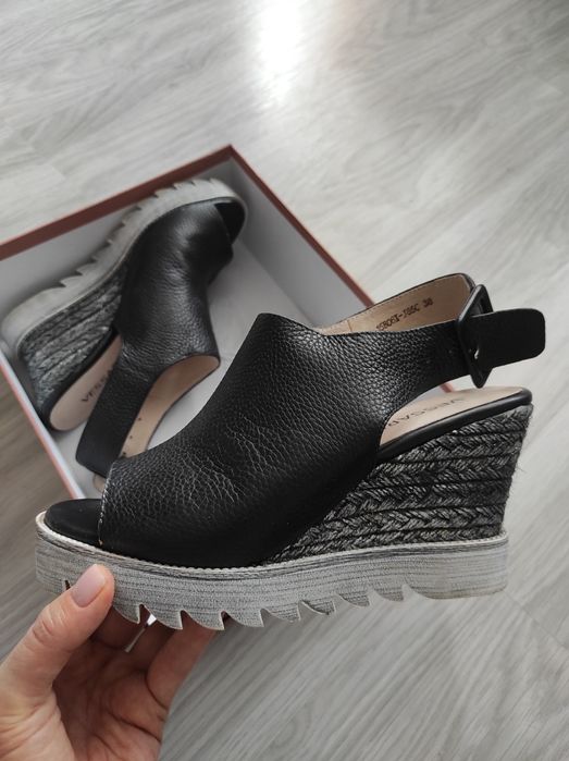 Босоножки женские