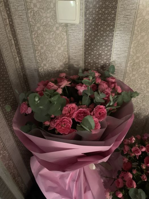 Цветы кустовые розы.