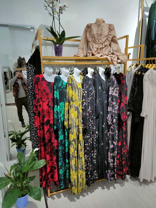 Вешалки для бутиков золотой цвет и другие цвета