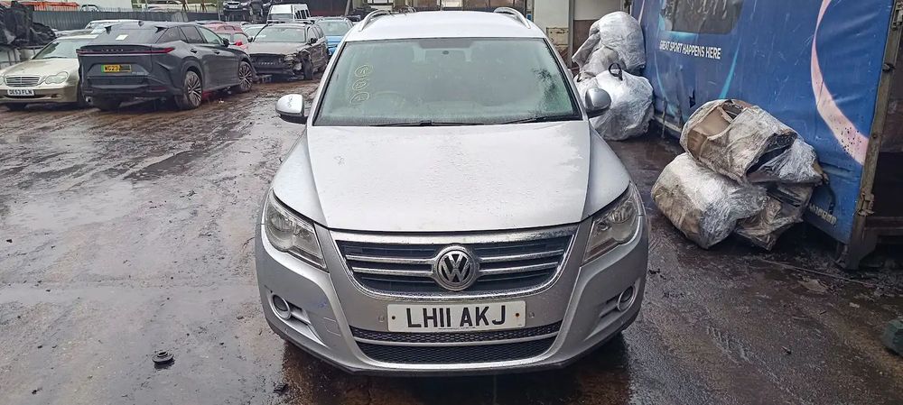 Dezmembrari / Dezmembrez VW Tiguan (5N)  2.0 TDI CFFB cutie viteze automata cod culoare LA7W