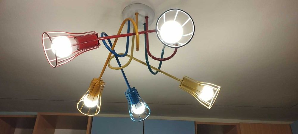 Lustra led pentru camera copiilor