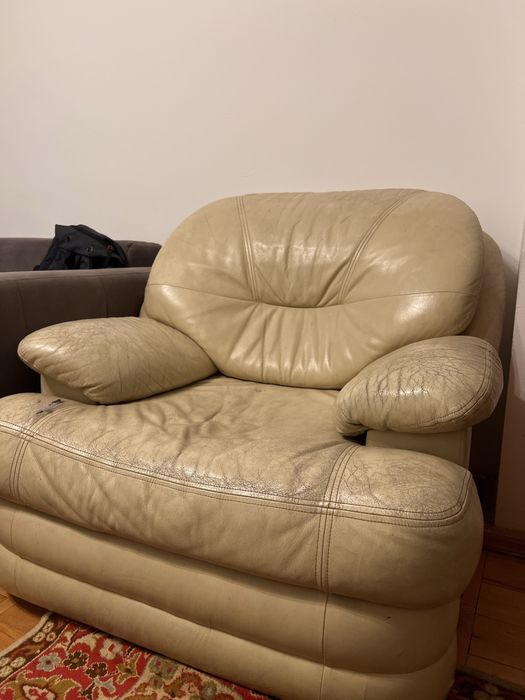 Кожаное кресло отдам