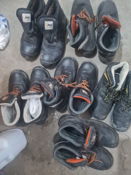 Специальная обувь и каски