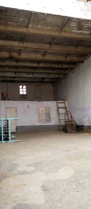 Нотурар бино сотилади!