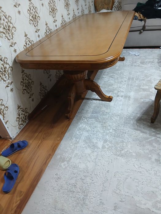Продам стол для гостиной в отличном состоянии