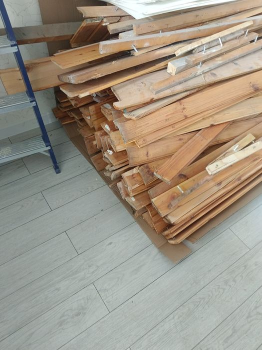 Доски дрова шкаф