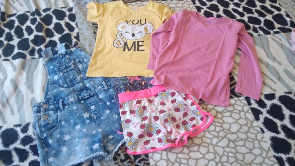 Продавам детски дрехи за момиче