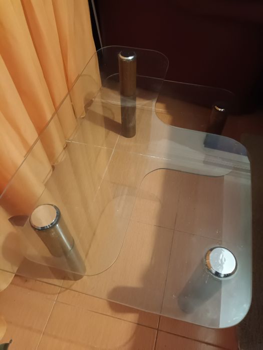 Vand masa din sticla