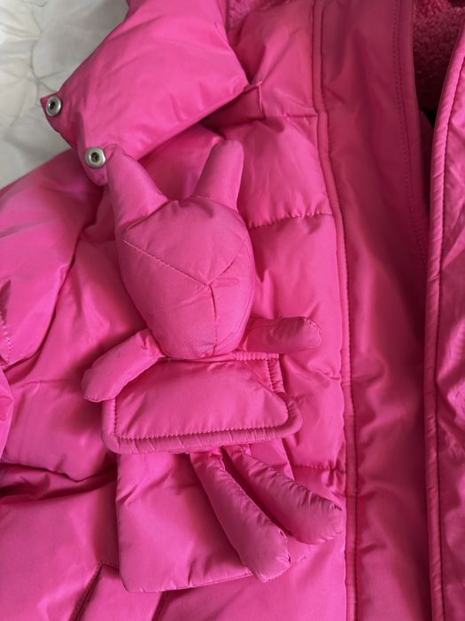 Пуховик на девочку рост 140 см.