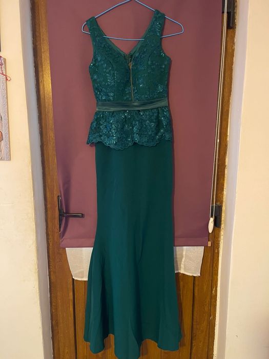 Vând rochii elegante