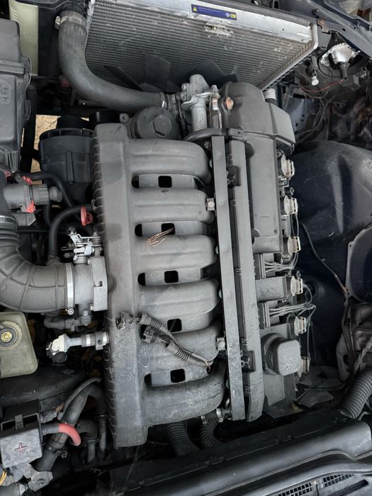 Запчасти детали на Бмв2.5