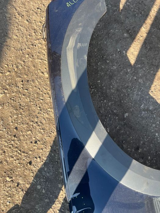 калник преден десен Audi A4 B9 комби allroad с забележка цвят lx5r