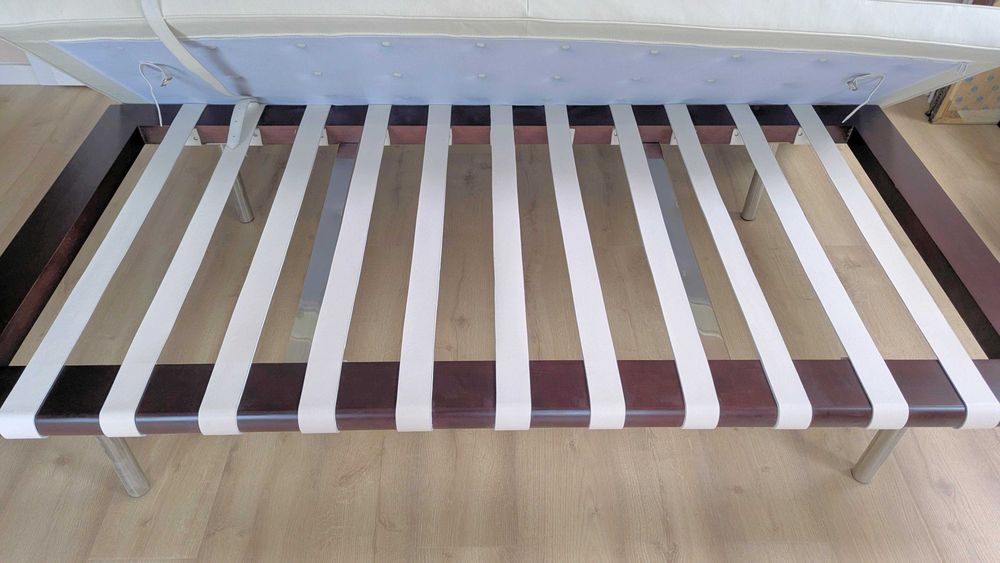 Canapea stil Barcelona Day Bed de Mies van der Rohe pentru Knoll