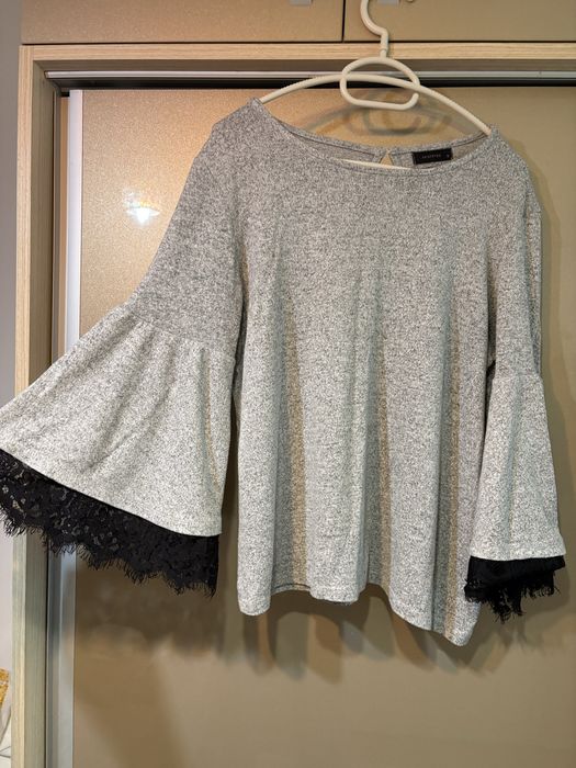 Pulover cu dantela neagra