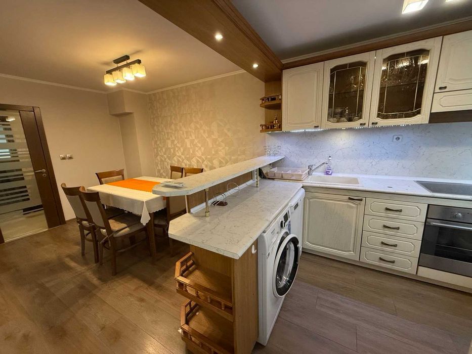 Дава се под наем Тристаен апартамент в Варна, Левски - 80 кв.м за 510 € - Снимка #1