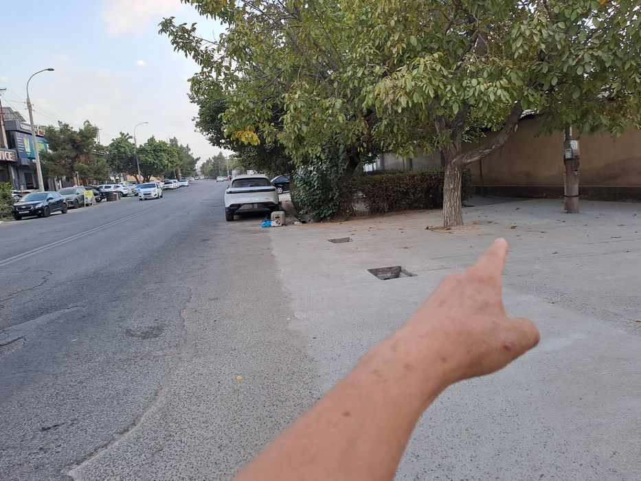 Офисга ёки тижоратга куча юзасидан уй сотилади. Фасади котта