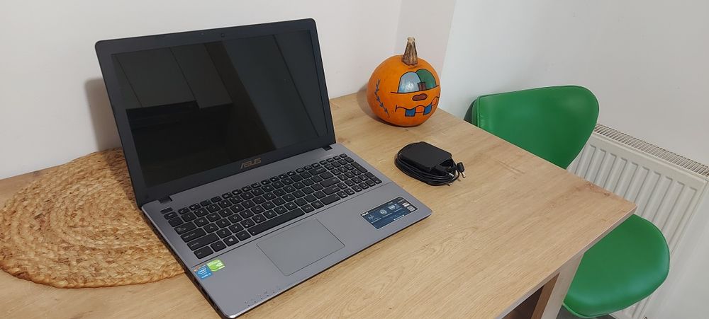Laptop Asus X550L