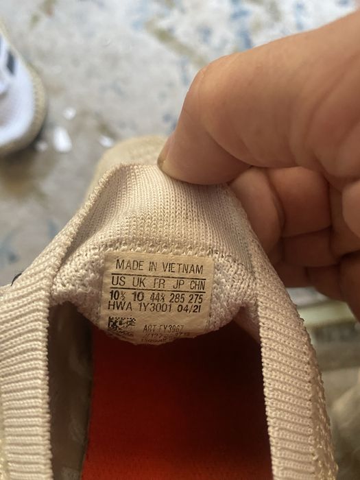 Продам мужские кроссовки adidas