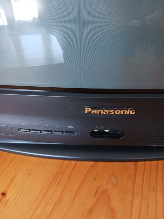 Продавам телевизор Panasonic TX-21S4TP с дистанционно