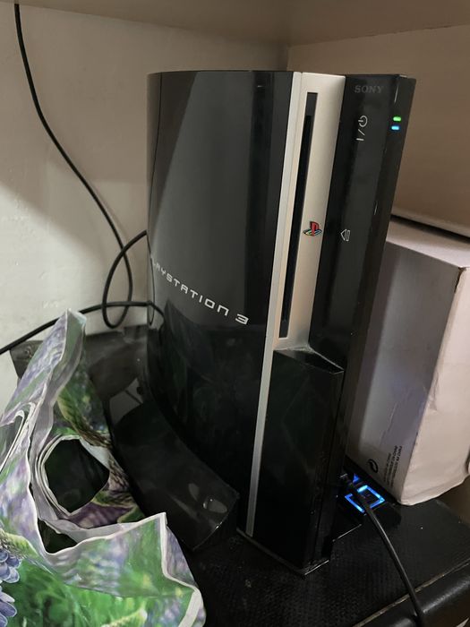 Продам ps3 в отличном состоянии