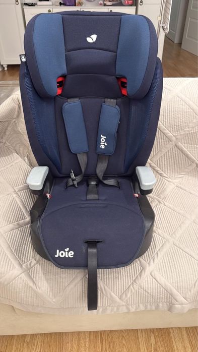 Продам автокресло 3-7 лет