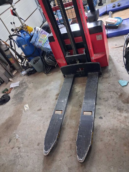 Електрически високоповдигащ стакер Veni