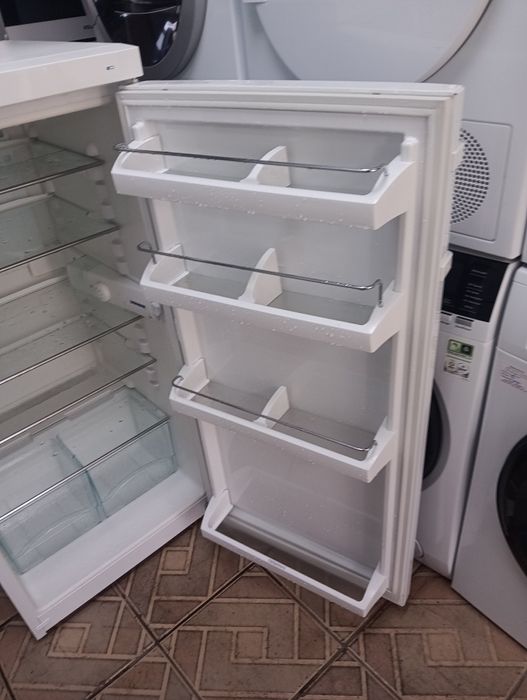 Хладилник охладител Liebherr 120 см.висок с  две години гаранция!