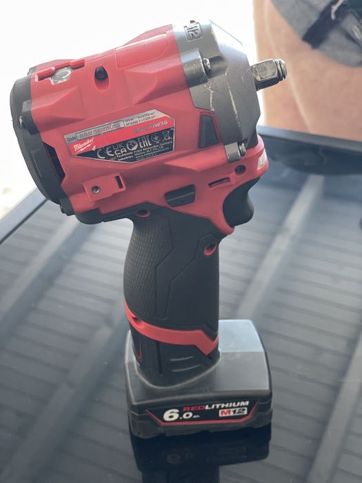 Milwaukee M12 Fuel 6.0ah Гайковерт с батерия