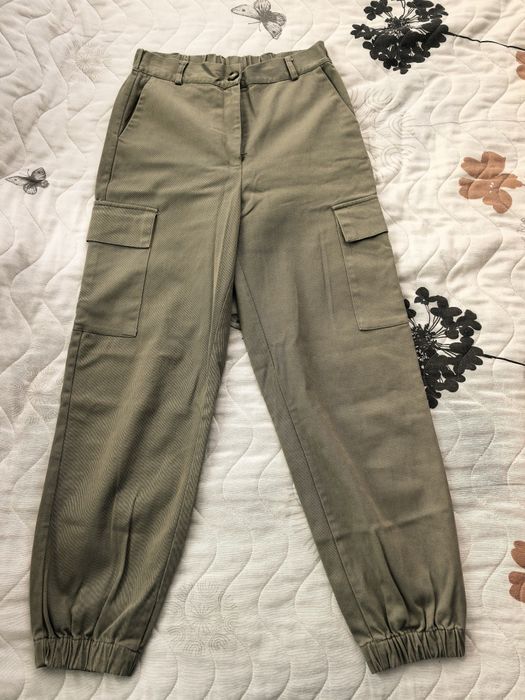 Vând pantaloni Reserved XS