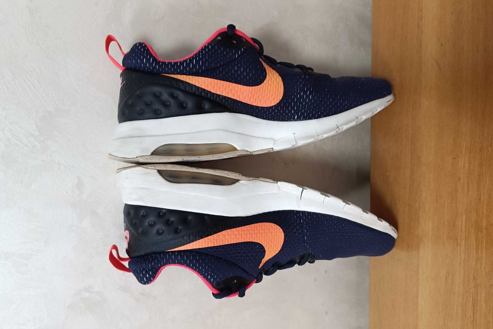 Nike Air Max Motion-В Добро Състояние