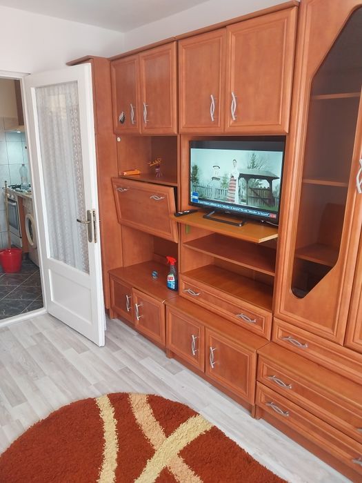 Închiriez garsoniera