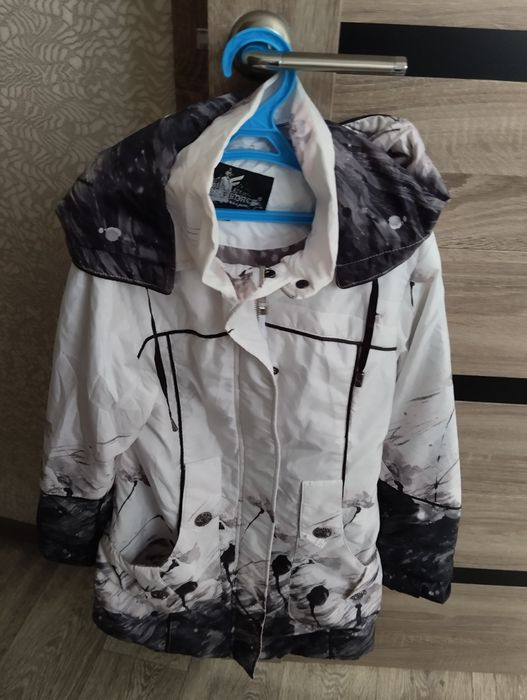 Плащ на тонком синтепоне на весну .Новая  не одевали.