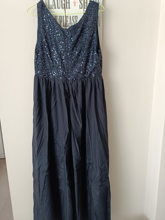 Елегантна дълга рокля