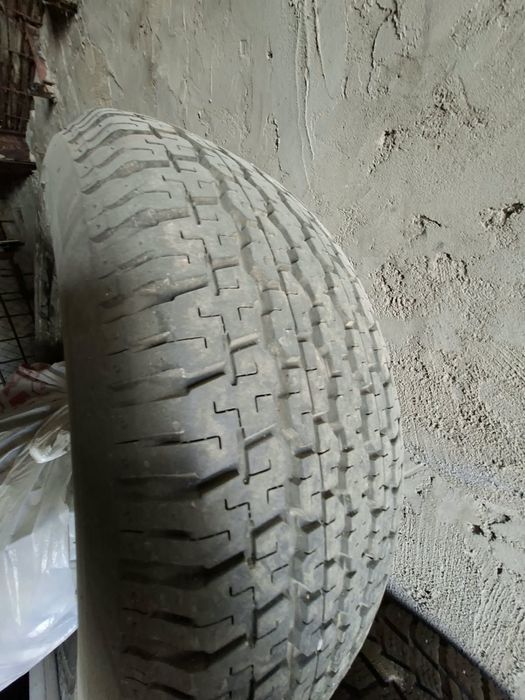 Продам покрышки R16 на внедорожник