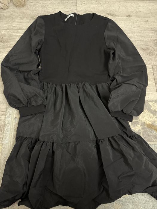 Платье черное продаю