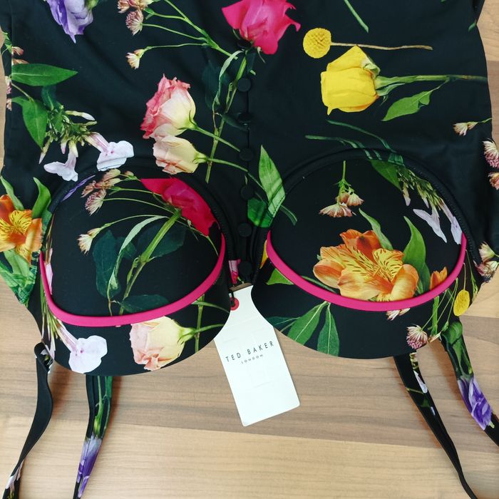 Ted Baker/Tory Burch/Triumph цели  бански