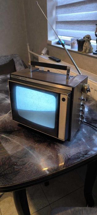 Телевизор Loewe Opta P500, преносим телевизор, музейна винтидж версия.