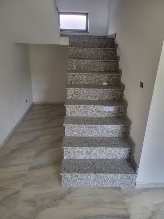 Vindem și Montăm Scări/Glafuri/Blaturi din Granit/Marmură