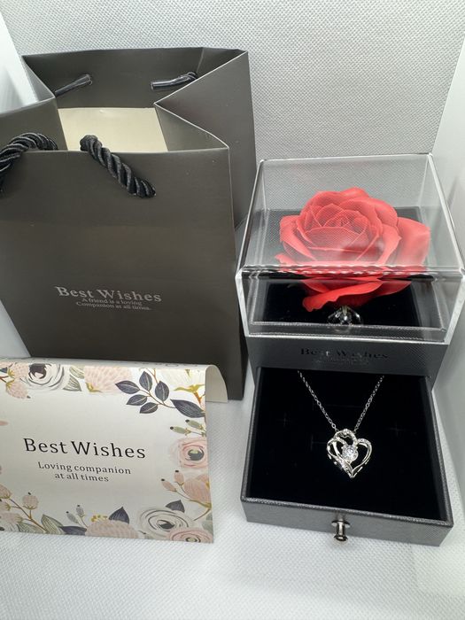 Вечна роза в кутия с колие