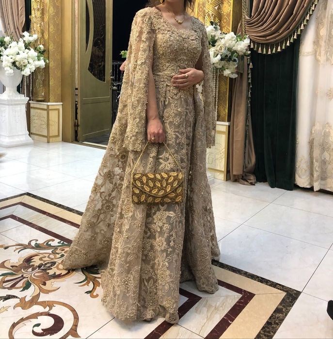 Vecherniy ko’ylak sotiladi 36-38-40 razmerga to’g’ri keladi