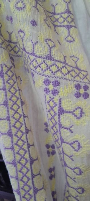 Ie tradițională cusuta manual impecabilă